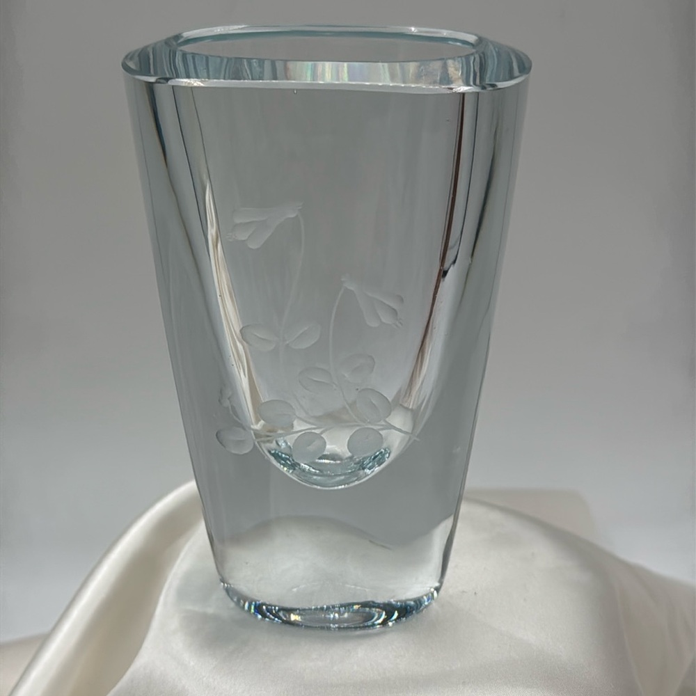 Vintage Signed "Stromberg B852" Strombergshyttan Swedish Art Crystal Vase.